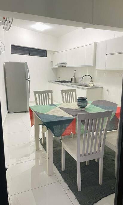 Kk Jungle Hideaway Lovely Apartment 5 Mins Walk To Town Kota Kinabalu Eksteriør billede